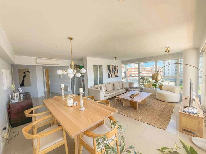 Apartamento en venta en Avenida Chiverta, Punta Del Este