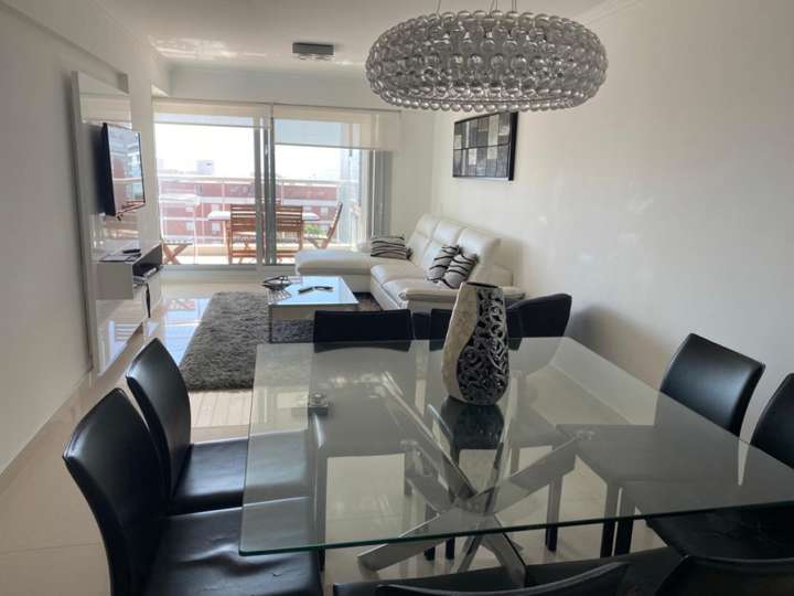 Apartamento en venta en Avenida Orlando Pedragosa Sierra, Punta Del Este