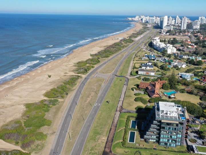 Terreno en venta en Avenida Montecarlo, Punta Del Este