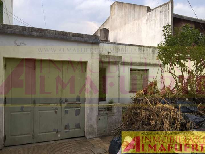 Casa en venta en Hipólito Vieytes, 200, La Tablada