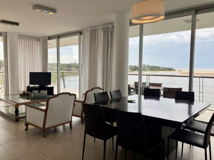 Apartamento en venta en Avenida Eduardo Víctor Haedo, El Tesoro