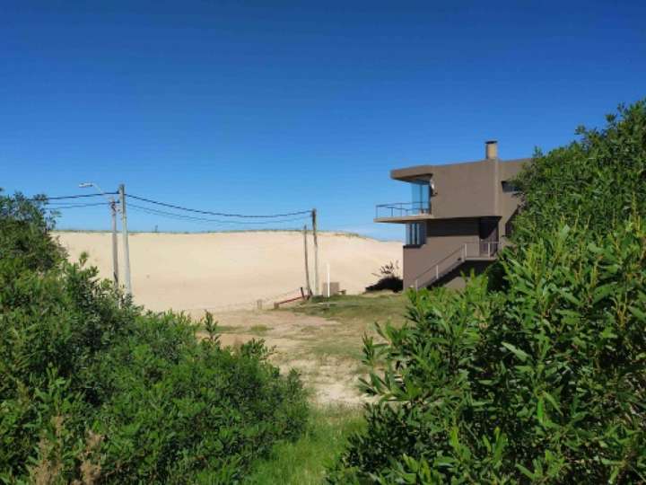 Terreno en venta en Avenida General San Martín, Rocha