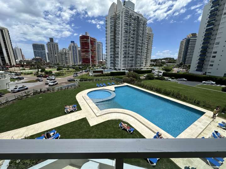 Apartamento en venta en Rambla Lorenzo Batlle Pacheco, Punta Del Este