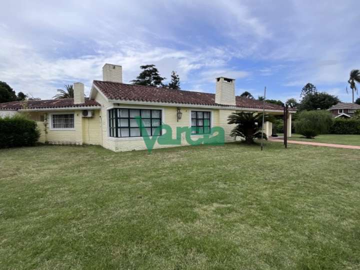 Casa en venta en El Pinar, Canelones