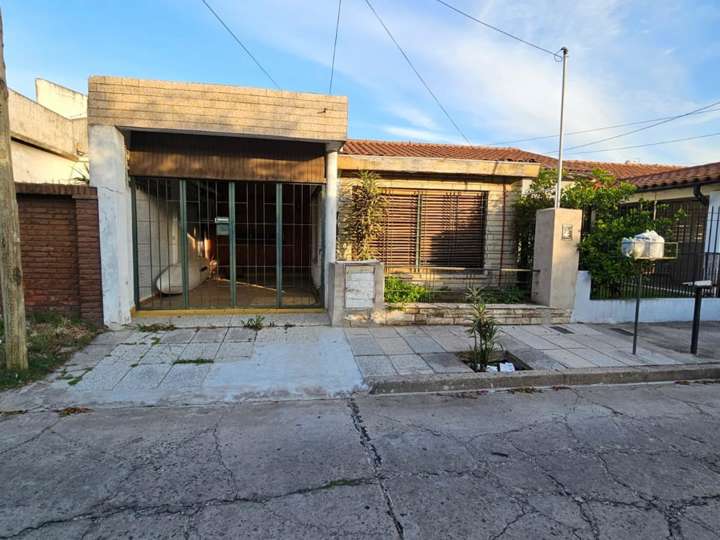 Casa en venta en 1019 - Aviador Palacio, Ciudad Jardín Lomas del Palomar