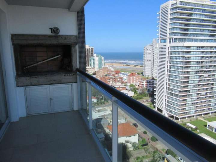 Apartamento en venta en Avenida Francisco Salazar, Punta Del Este