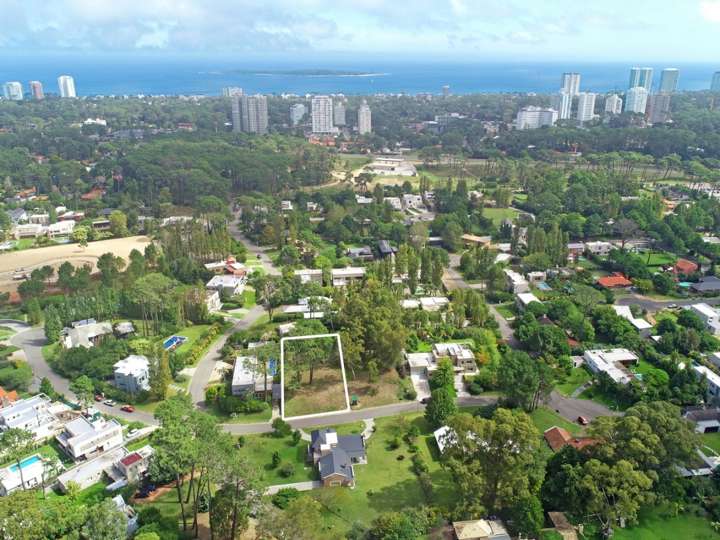 Terreno en venta en Punta Del Este