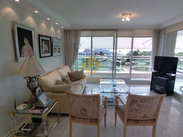 Apartamento en venta en Avenida Orlando Pedragosa Sierra, Punta Del Este