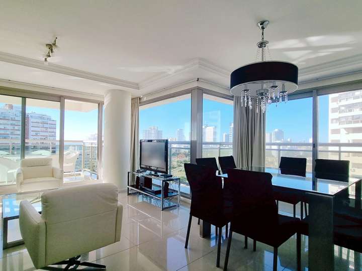 Apartamento en venta en Rambla Lorenzo Batlle Pacheco, Punta Del Este
