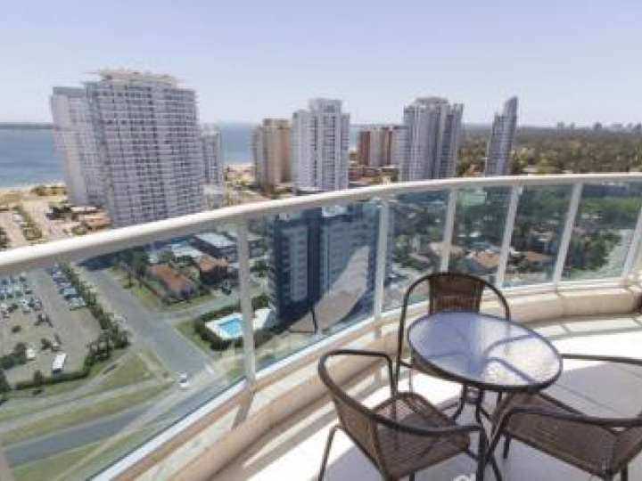 Apartamento en venta en Avenida Francisco Salazar, Punta Del Este