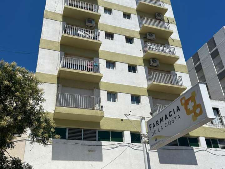 Departamento en venta en Avenida Argentina, Buenos Aires