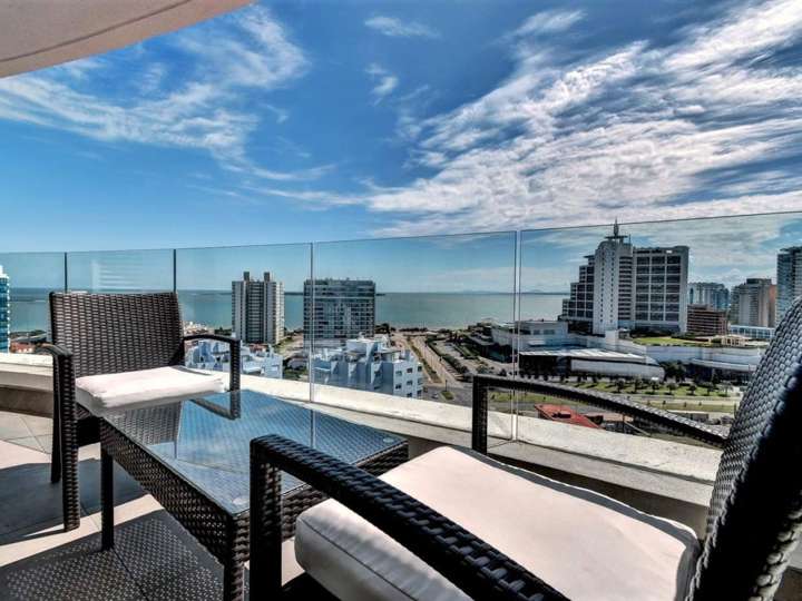 Apartamento en venta en Avenida Chiverta, Punta Del Este