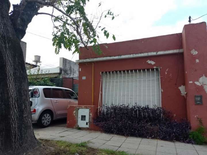 Casa en venta en 1300 220 - Olegario Víctor Andrade, 1300, Buenos Aires