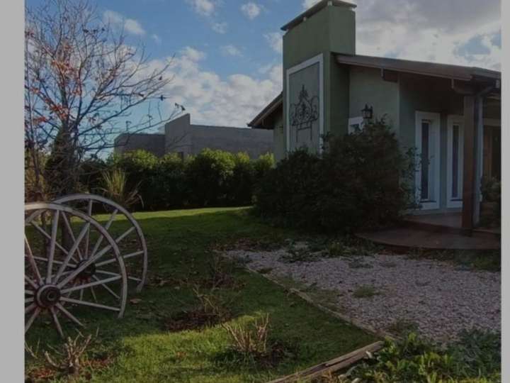 Casa adosada en venta en Calle 4, Buenos Aires