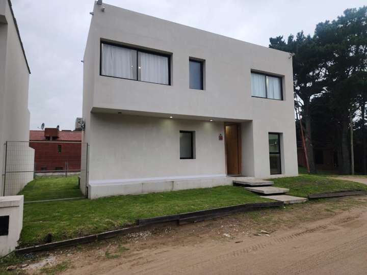 Casa en venta en Nuestras Malvinas, Buenos Aires