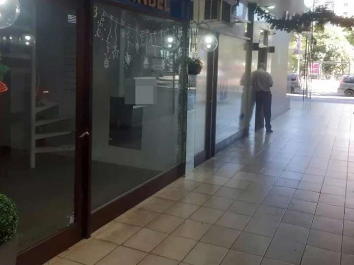 Comercial / Tienda en venta en Avenida 18 de Julio, Montevideo