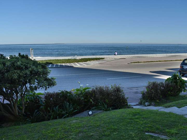 Apartamento en venta en El Foque (Calle 14), Punta Del Este