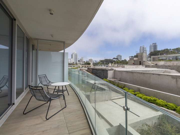 Apartamento en alquiler en Rambla Lorenzo Batlle Pacheco, Punta Del Este