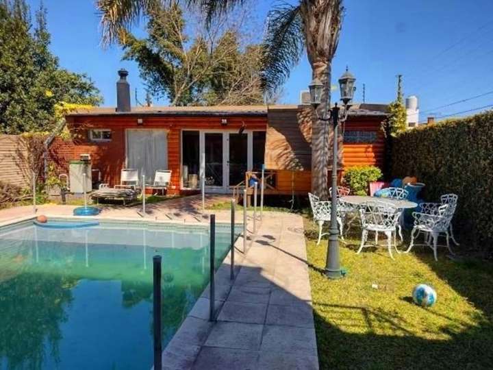 Casa en venta en Julián Aguirre, Glew