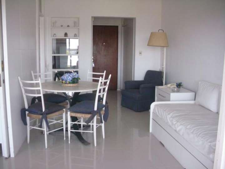 Apartamento en venta en Avenida Orlando Pedragosa Sierra, Punta Del Este