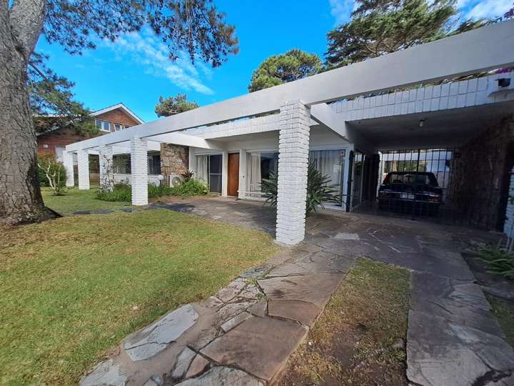 Casa en alquiler en Rambla General Artigas, Punta Del Este