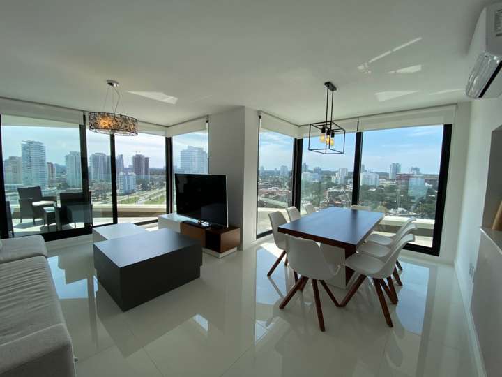 Apartamento en venta en Avenida Chiverta, Punta Del Este