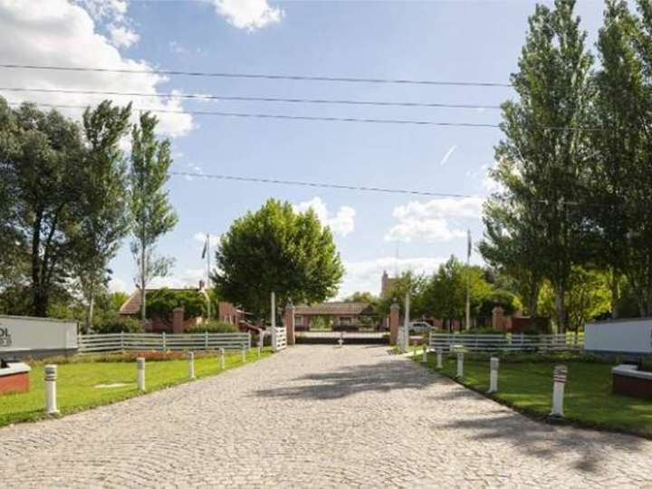 Casa en alquiler en Avenida Venancio Castro, Pilar