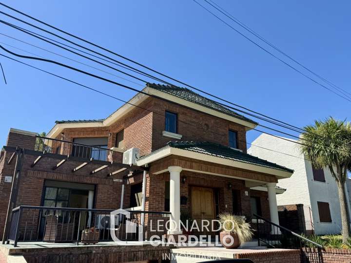 Casa en venta en Avenida Julio César González Moreno, Colonia