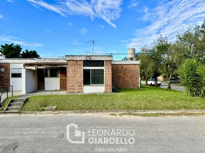 Casa en venta en Francisco Acuña de Figueroa, Colonia