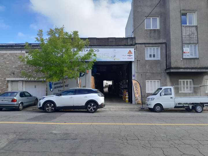 Comercial / Tienda en venta en Yaguarón, Montevideo