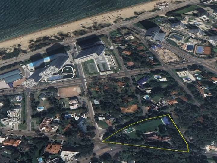 Terreno en venta en Punta Del Este