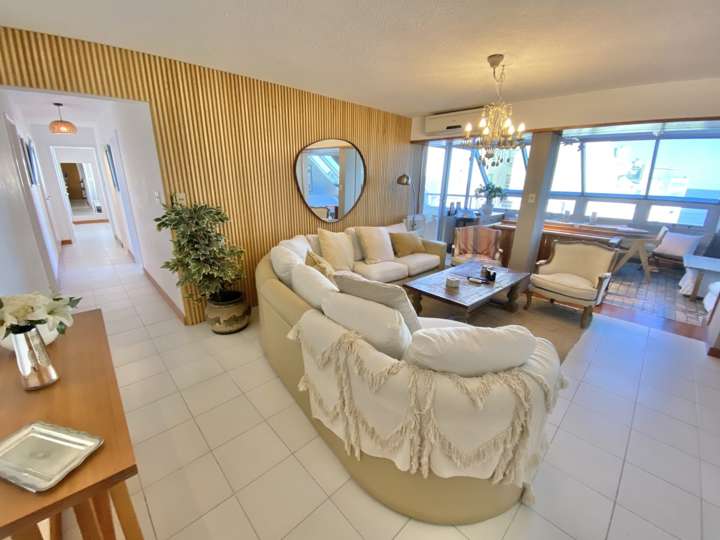 Apartamento en venta en Avenida Chiverta, Punta Del Este