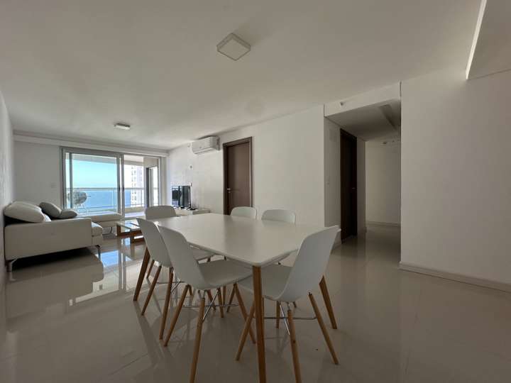 Apartamento en venta en Rambla Lorenzo Batlle Pacheco, Punta Del Este