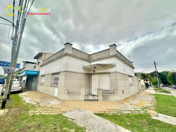 Casa en venta en 823 - 17 de Agosto, 1699, Martín Coronado