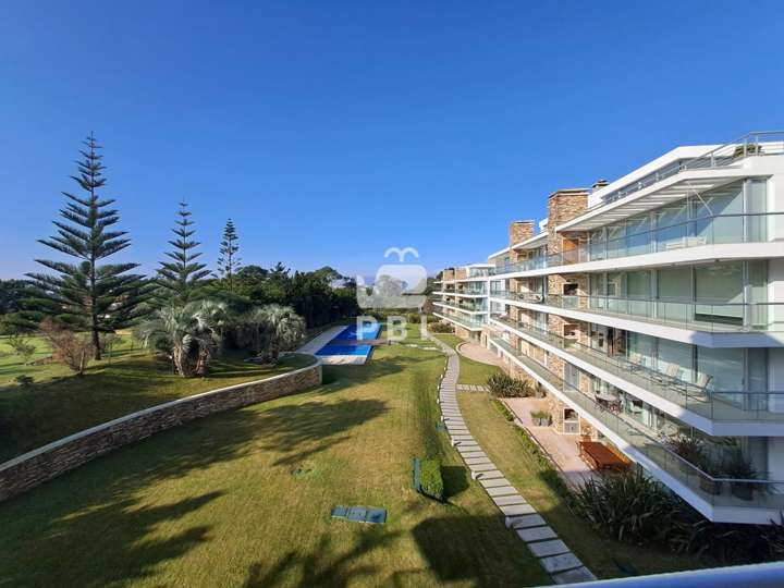 Apartamento en venta en Alfonsina Storni, San Rafael - El Placer