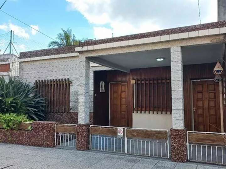 Casa en venta en Agustín de Elía, 151, Buenos Aires