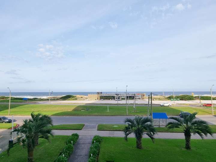 Apartamento en venta en Rambla Lorenzo Batlle Pacheco, Punta Del Este