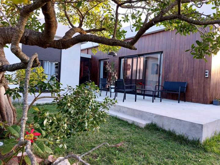 Casa en alquiler en Acceso a Las Grutas, Maldonado