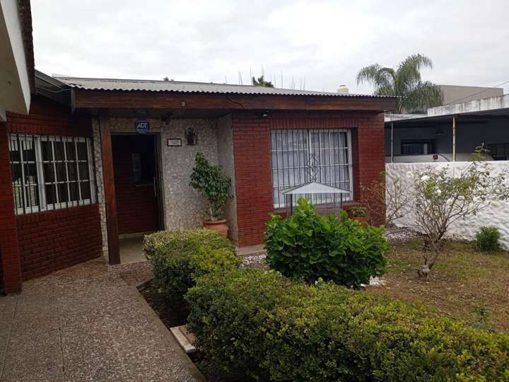 Casa en venta en Leandro Alem, Parque San Martín