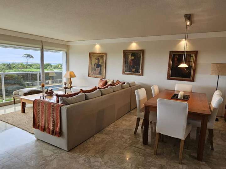 Apartamento en venta en El Pinar, Punta Del Este