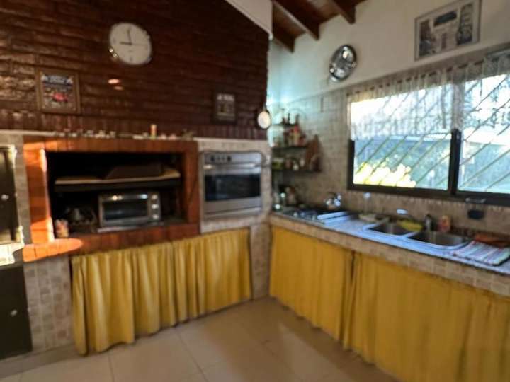 Casa en venta en Domingo Faustino Sarmiento, Buenos Aires