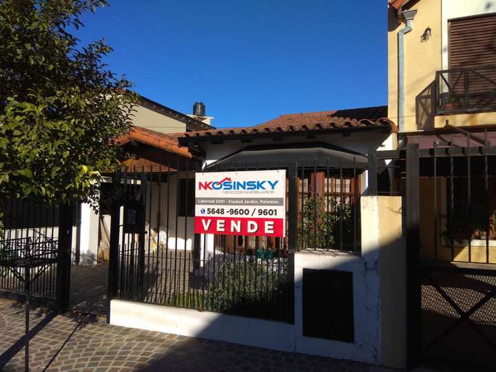 Casa en venta en 1016 - Aviadores Fernández y Torrealday, Ciudad Jardín Lomas del Palomar