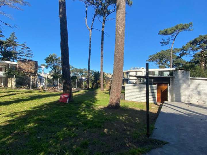 Terreno en venta en Avenida Martiniano Chiossi, Punta Del Este