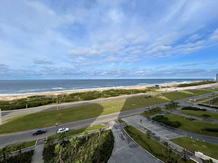 Apartamento en venta en Rambla Lorenzo Batlle Pacheco, Punta Del Este