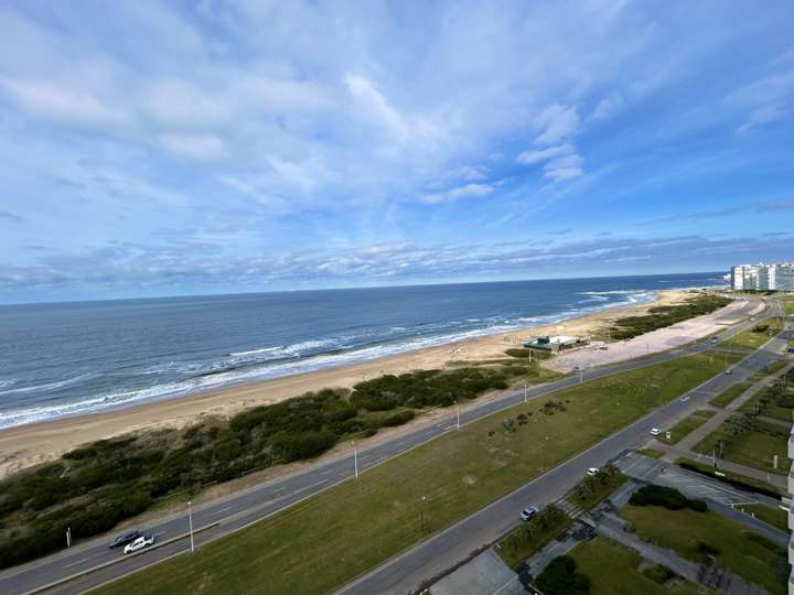 Apartamento en venta en Rambla Lorenzo Batlle Pacheco, Punta Del Este