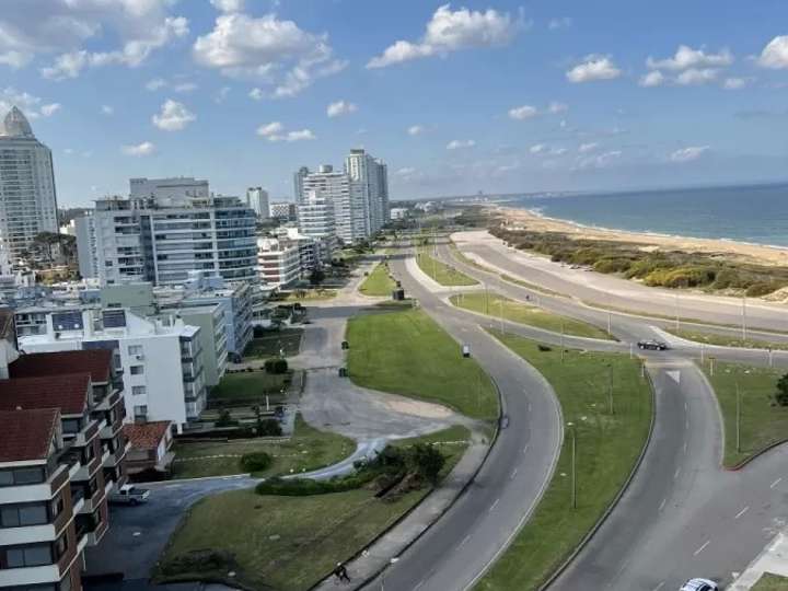 Apartamento en venta en Avenida Chiverta, Punta Del Este