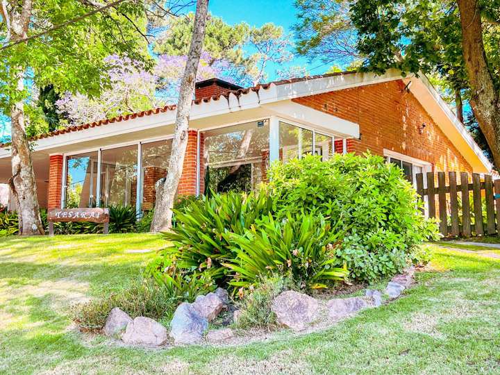 Casa en alquiler en Rambla Doctor Claudio Williman, Maldonado