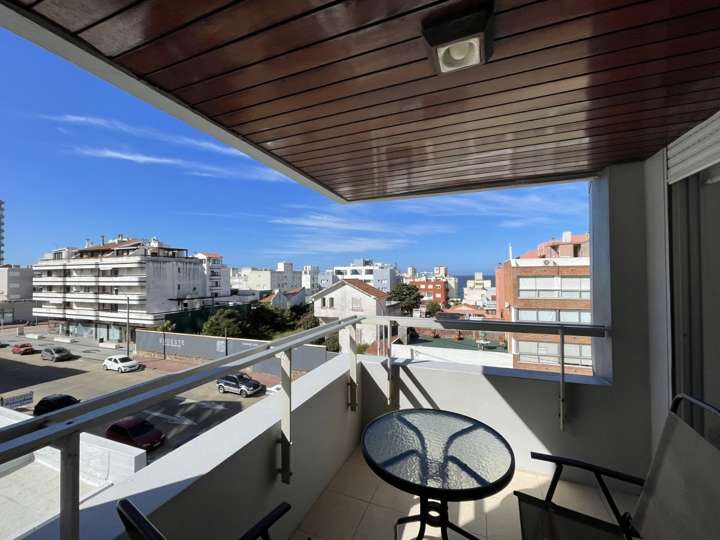 Apartamento en venta en El Mesana (Calle 24), Punta Del Este