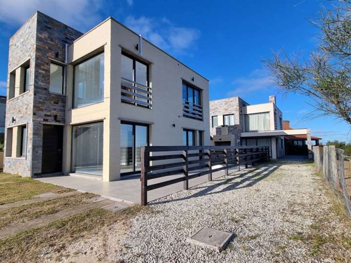 Casa en venta en calle Corvina, Maldonado