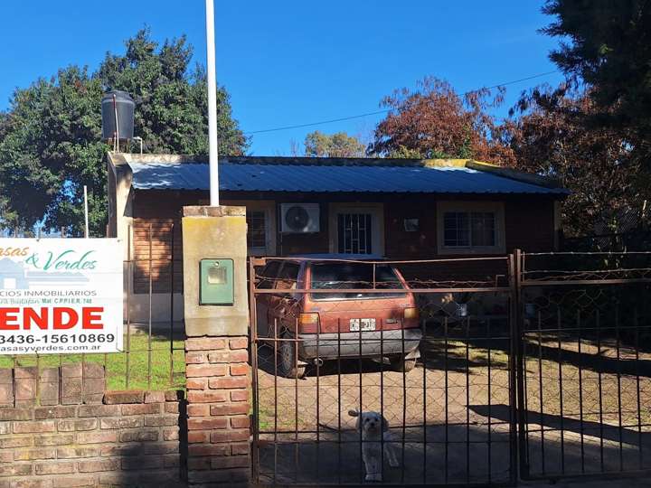 Casa en venta en Carlos Reggiardo, Victoria